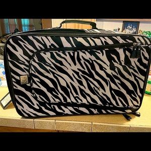 22 inch zebra suitcase